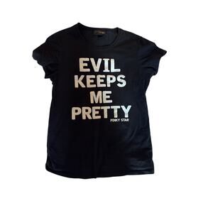 Pinky star two XL black T-shirt "Evil Keeps Me Pretty"